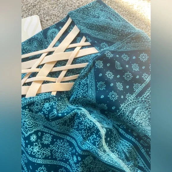 NEW fabletics leggings - Picture 2 of 5